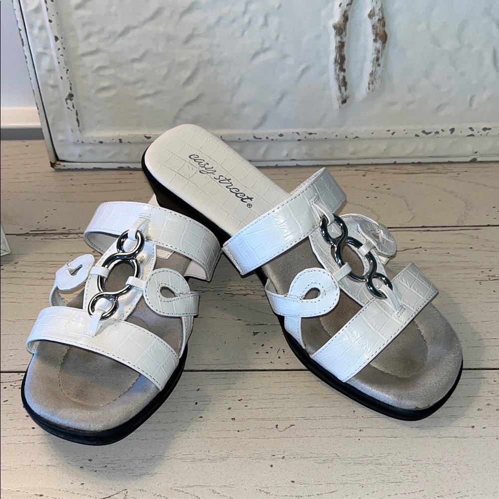 Easy Street Women's White Slide Sandals - size 8.5 Wide